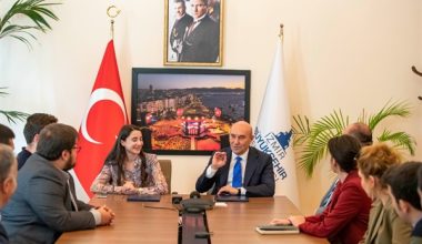 Başkan Soyer Gençlik Örgütleri Forumu Derneği ile protokol imzaladı