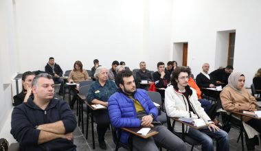 Çetin, Diyarbakır’da ‘E-Ticaret ve Sosyal Medya Eğitimi’ verdi