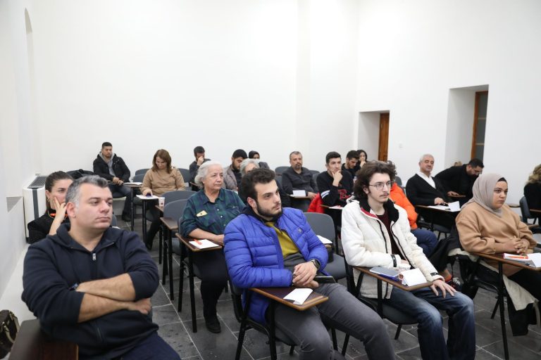 Çetin, Diyarbakır’da ‘E-Ticaret ve Sosyal Medya Eğitimi’ verdi