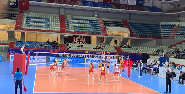 Galatasaray HDI Sigorta: 1 Savino Del Bene Scandicci: 3