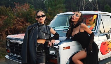 Eda Sakız ve İrem Derici’den Bomba Hediye: “Papatya”