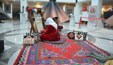 El yapımı Uşak Halıları, Kıbrıs Modern Sanat Müzesi’nde!