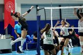 Altınoluk Voleybol yoluna kayıpsız devam ediyor