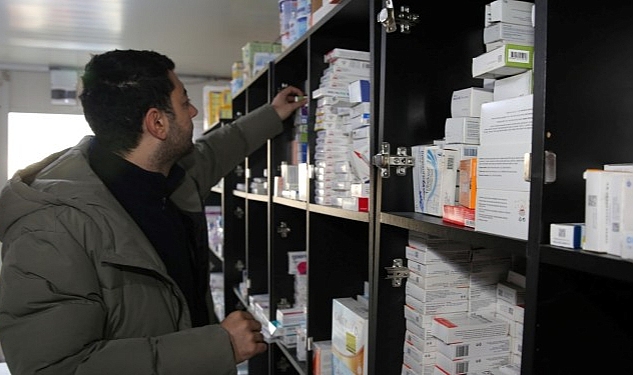 Defne'deki çadır kentte sahra eczanesi