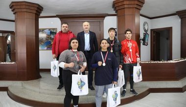 Şampiyon Boksörlerden Başkan Atabay'a Ziyaret