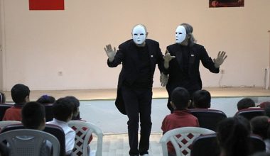 Yakup Abdal Mahallesi'nde Çocuklara Pandomim Gösterisi