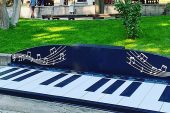 AKM Çocuk Sanat Festivali 17-23 Nisan'da AKM'de: Çocukların 23 Nisan Coşkusu AKM Çocuk Sanat Festivaliyle Katlanacak