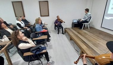 Başkan Topaloğlu'ndan halk korosuna ziyaret
