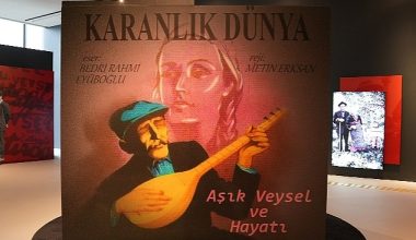 Bu dünyadan Aşık Veysel geçti Aşık Veysel 'Veysel Gider, Adı Kalır' sergisi AKM'de açıldı