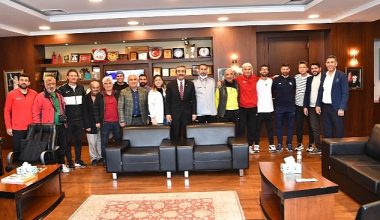 Depremden etkilenen çocuklar için futbol turnuvası