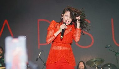 Karsu Alaçatı'yı mest etti