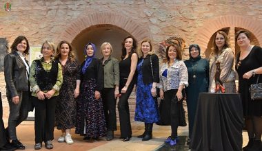 Lale ve Kadın Sergisi İstanbul Lale Vakfı'nda Açıldı
