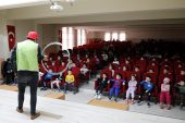Nevşehir Belediyesi, deprem bölgesinden Nevşehir'e gelen çocuklara özel olarak okullarda yaptığı etkinliklerini sürdürüyor