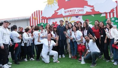 Sefo ve Ünlü Oyuncular Kırmızı Çatı Çocuk Destek Merkezi Açılışında Çocuklara Keyifli Anlar Yaşattı