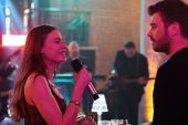 Serenay Sarıkaya 'Aile'de Şarkı Söylediği Sahneyle Sosyal Medyayı Sarstı