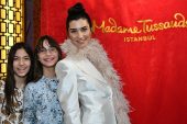 Sinema ve televizyon dünyasının başarılı oyuncusu Tuba Büyüküstün, Madame Tussauds İstanbul'un yıldızlar geçidindeki yerini aldı!