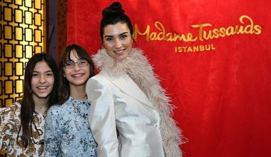 Sinema ve televizyon dünyasının başarılı oyuncusu Tuba Büyüküstün, Madame Tussauds İstanbul'un yıldızlar geçidindeki yerini aldı!