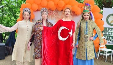 Annelerden geleneksel buluşma