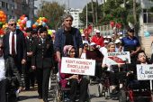 Antalya caddelerinde ENFEST coşkusu