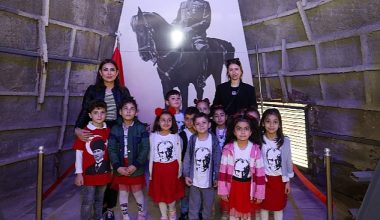 Atatürk Maskı'ndaki sergiye miniklerden ziyaret