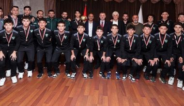 Başkan Büyükakın, Şampiyonları tebrik etti