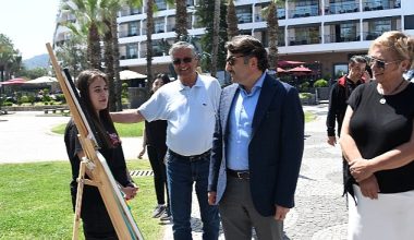 Başkan Topaloğlu resim sergisine katıldı