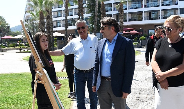 Başkan Topaloğlu resim sergisine katıldı