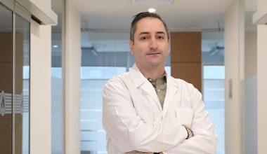 Doç. Dr. Barış Karabulut: “Süt dişleri kalıcı dişlerin rehberidir"