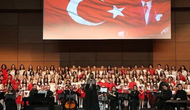 Doğa Koleji öğretmen ve öğrencilerinden Atatürk ve 100. yıl konseri basın bülteni Doğa Koleji öğretmen ve öğrencilerinden Atatürk ve 100. yıl konseri basın bülteni