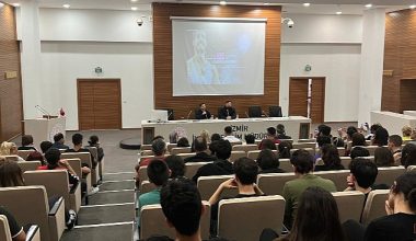 İzmir İl Milli Eğitim Müdürlüğünde Dünya ve Avrupa Şampiyonu Artistik Jimnastikçi İbrahim Çolak İle Söyleşi Programı Düzenlendi