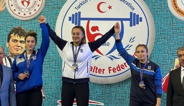 Kocaeli'nin haltercilerinden 2 gümüş madalya