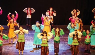 Küçükçekmece'de Halk Oyunları Festivali'ne Büyük İlgi