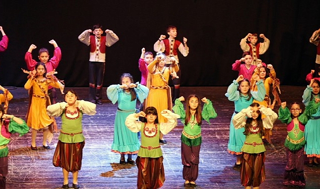 Küçükçekmece'de Halk Oyunları Festivali'ne Büyük İlgi