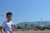 Menderes'in Uçurtmaları Bu kez Samandağlı Çocuklar için Göklerde…