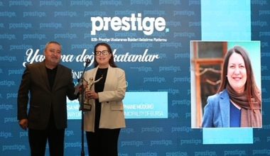 Nilüfer Belediyesi Kütüphane Müdürü Şafak Baba Pala, Nilüfer Kütüphanelerinde yaptığı çalışmalarla “Yaşama Değer Katanlar Ödülü"ne değer görüldü