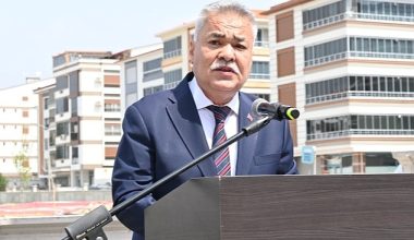 Spor kompleksi temel atma töreni