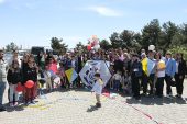 Uçurtmalar Primer İmmün Yetmezliği olan çocuklar için havalandı Deprem Bölgesinde  “Umut Şenliği"