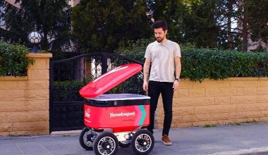 Yemeksepeti'nin Yemek Teslimat Robotu YEBO, Caddebostan Sokaklarına Döndü!