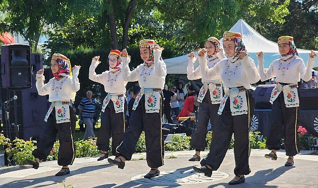 13. Bahar Şenliği Kavaklı Sahili Amfi'de başladı
