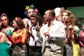 Aliağa Belediye Tiyatrosu Oyuncularından Muhteşem Performans