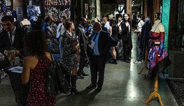 Avustralya'nın yerli tekstil sanatı ve genç yeteneklerin 'Dokuma Eninde ve Ötesinde Giysiler' projesi İstanbul'da sanatseverlerle buluşuyor