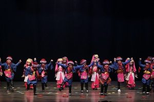 Aydın Büyükşehir Belediyesi, eğitimde öncü rol oynayan Çocuk Gelişim Merkezleriyle minik mezunlarını gururla uğurladı