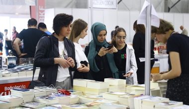Bağcılar Kitap Fuarı'nda depremzedeler için “Bi bana Bi Malatya'ya Kitap" kampanyası