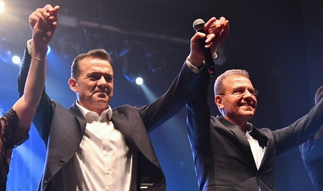 Başkan Özyiğit, depremzede öğrenciler için “Islak Islak" şarkısını seslendirdi