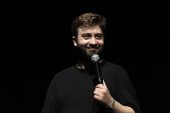 Baturay Özdemir “Biraz Daha" stand-up gösterisi ile haziran ayı boyunca sahnede