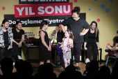 Bayraklılı tiyatrocular ayakta alkışlandı