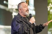 Cem Yılmaz YBY Woods Gençlik Festivali'nde Hem Sanata Hem Kahkahalara Doyurdu
