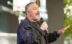 Cem Yılmaz YBY Woods Gençlik Festivali'nde Hem Sanata Hem Kahkahalara Doyurdu