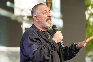Cem Yılmaz YBY Woods Gençlik Festivali'nde Hem Sanata Hem Kahkahalara Doyurdu