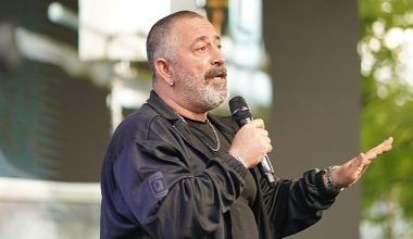 Cem Yılmaz YBY Woods Gençlik Festivali'nde Hem Sanata Hem Kahkahalara Doyurdu